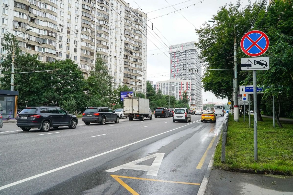 В Химках в ходе капремонта переразметили ул. Молодёжную, что повысило пропускную способность дороги для 30 тысяч автомобилистов, особенно в часы пик В Химках в ходе капремонта переразметили ул. Молодёжную, что повысило пропускную способность дороги для 30 тысяч автомобилистов, особенно в часы пик