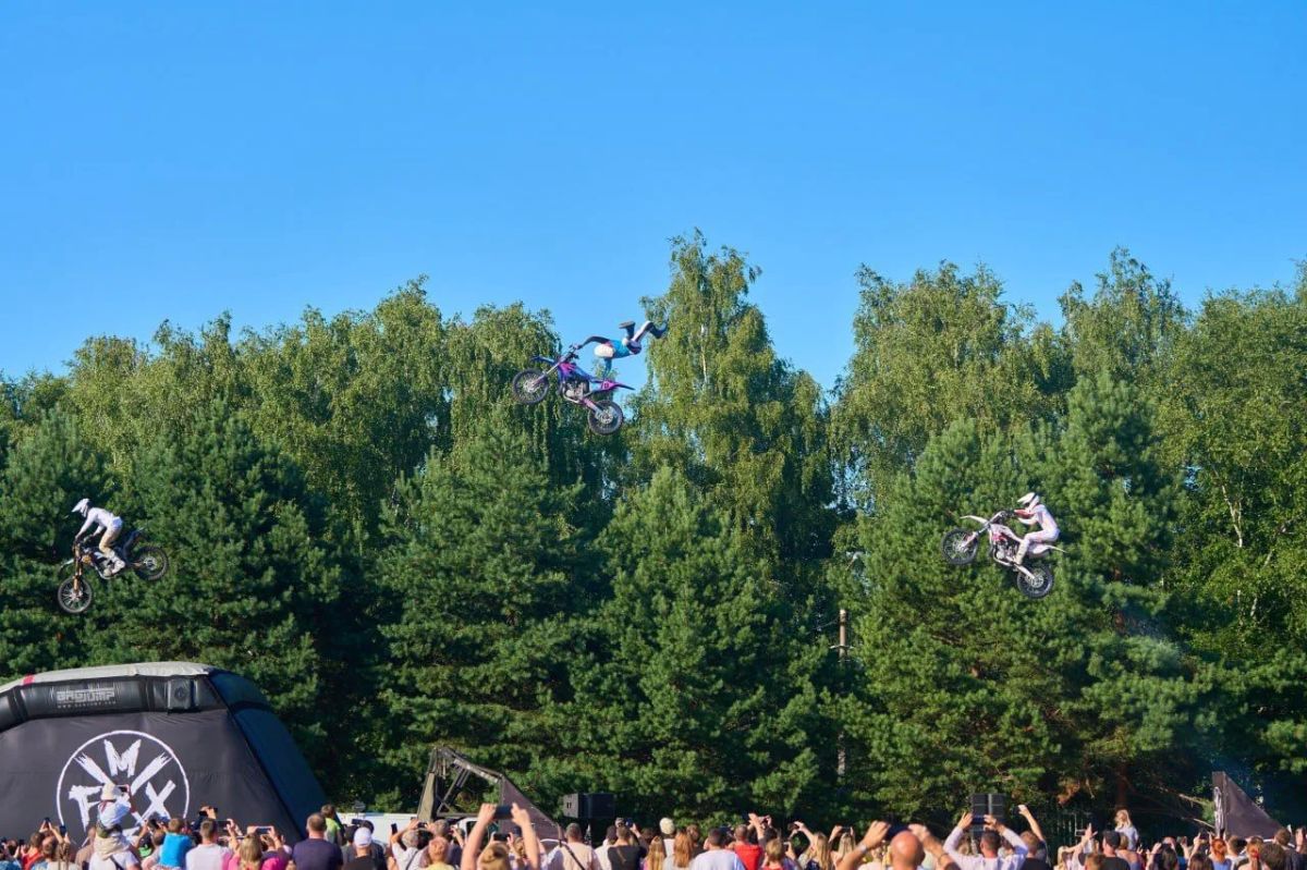 Более тысячи зрителей собрало выступление команды мотофристайла FMX13 в Чехове Более тысячи зрителей собрало выступление команды мотофристайла FMX13 в Чехове