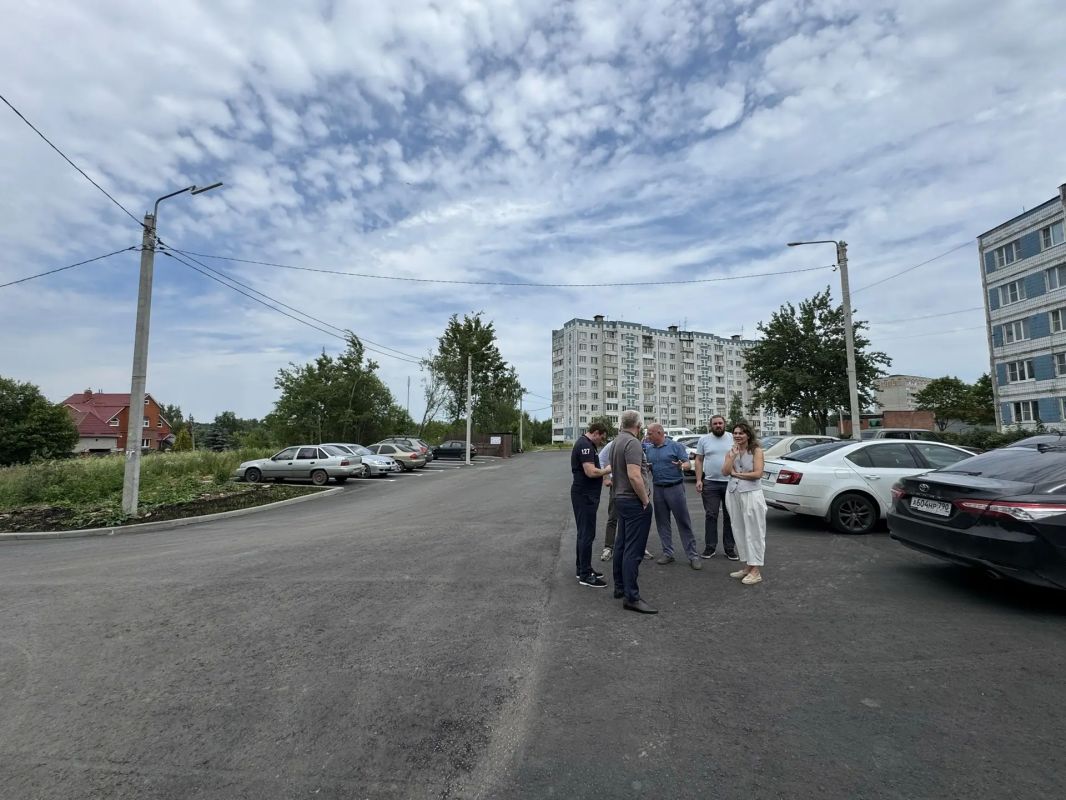 Завершили комплексное благоустройство двора в Краснозаводске на улице 40 лет Победы Завершили комплексное благоустройство двора в Краснозаводске на улице 40 лет Победы