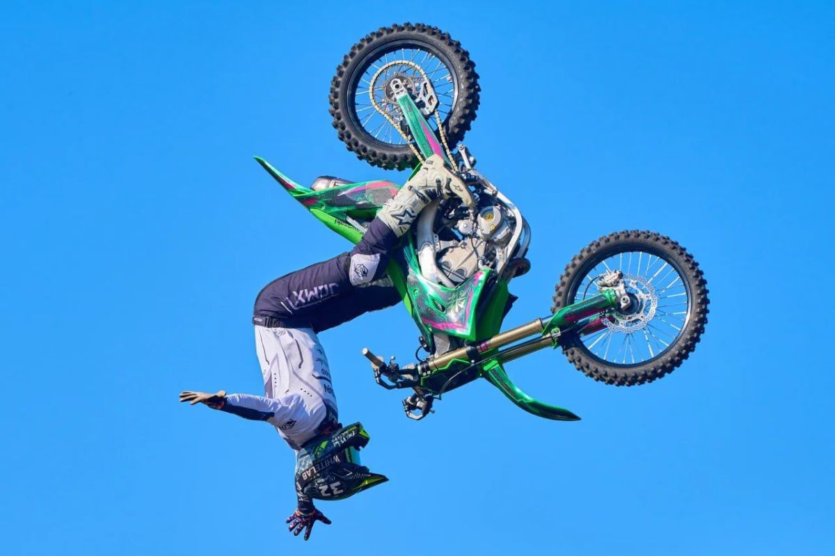 Более тысячи зрителей собрало выступление команды мотофристайла FMX13 в Чехове Более тысячи зрителей собрало выступление команды мотофристайла FMX13 в Чехове