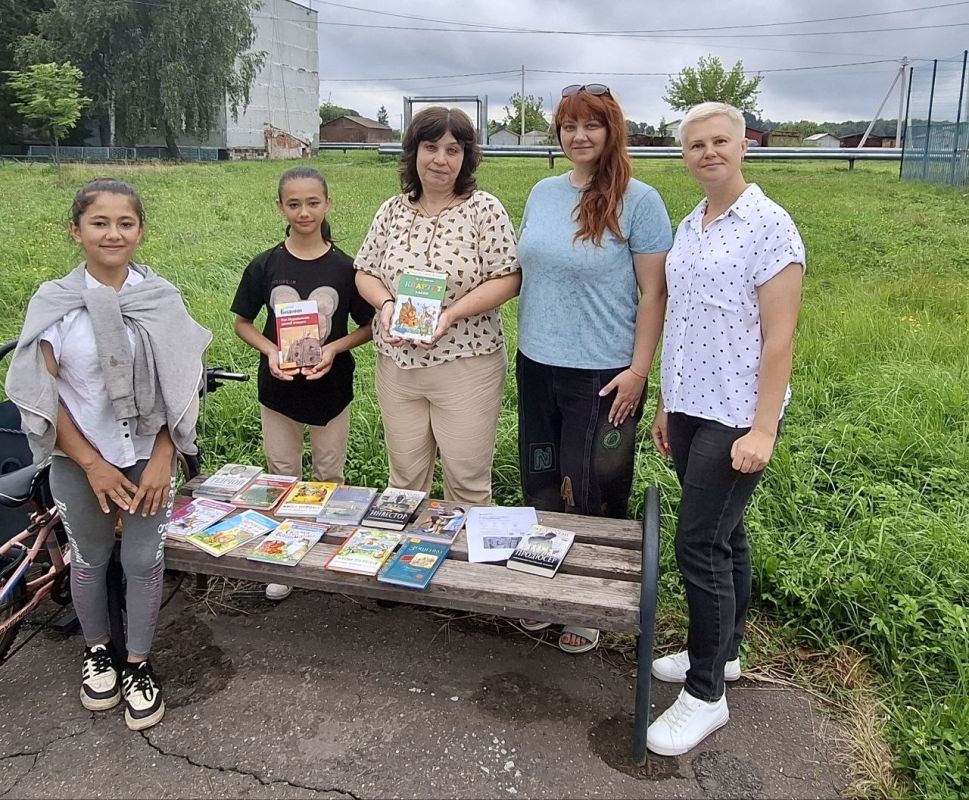 Лето — прекрасная пора для тех, кто не только любит общаться с природой внимательно наблюдать за ней и умеет видеть необычное в самых обыкновенных вещах, но и для тех, кто любит книги