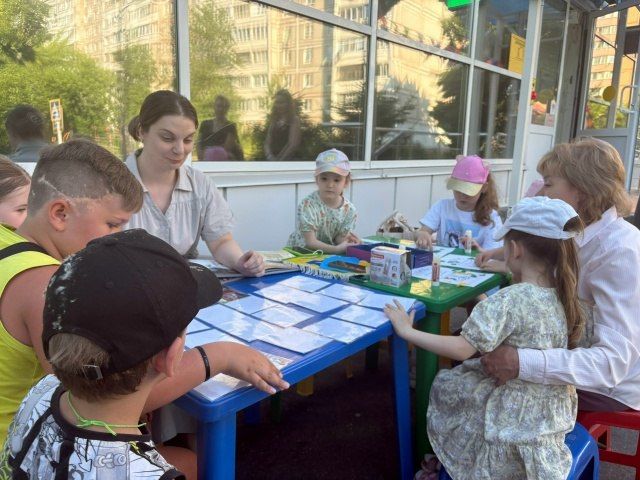 Приглашаем в летний читальный зал «Под открытым небом» Приглашаем в летний читальный зал «Под открытым небом»