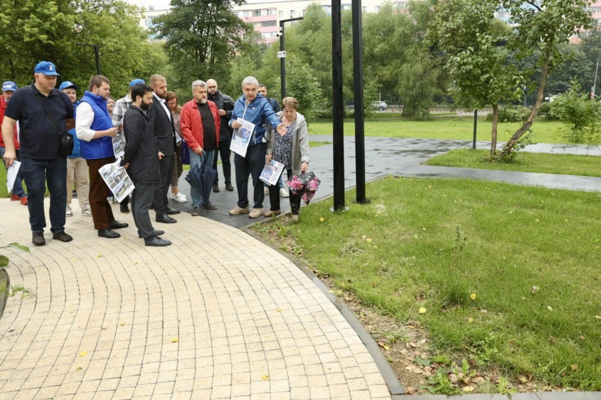 Мнение жителей – в приоритете: содержание сквера проверили в Мытищах Мнение жителей – в приоритете: содержание сквера проверили в Мытищах