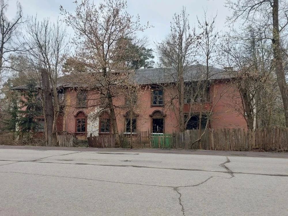 В Пушкино снесли два аварийных жилых дома В Пушкино снесли два аварийных жилых дома