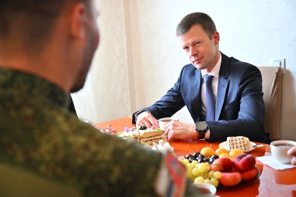 Сергей Юров: Встретился с ветераном специальной военной операции Вячеславом Мамаевым и его семьей Сергей Юров: Встретился с ветераном специальной военной операции Вячеславом Мамаевым и его семьей