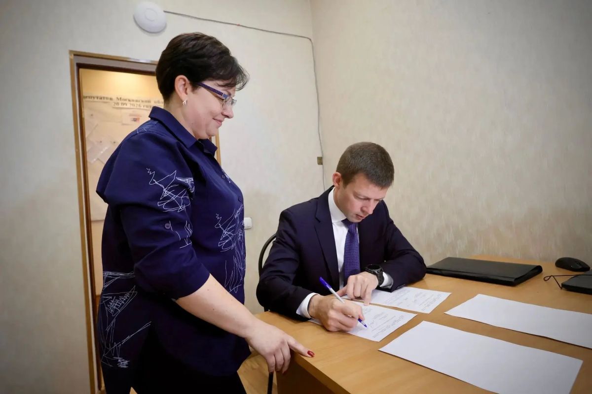 Сергей Юров представил документы в окружную избирательную комиссию для уведомления о выдвижении кандидатом в депутаты Государственной Думы Сергей Юров представил документы в окружную избирательную комиссию для уведомления о выдвижении кандидатом в депутаты Государственной Думы