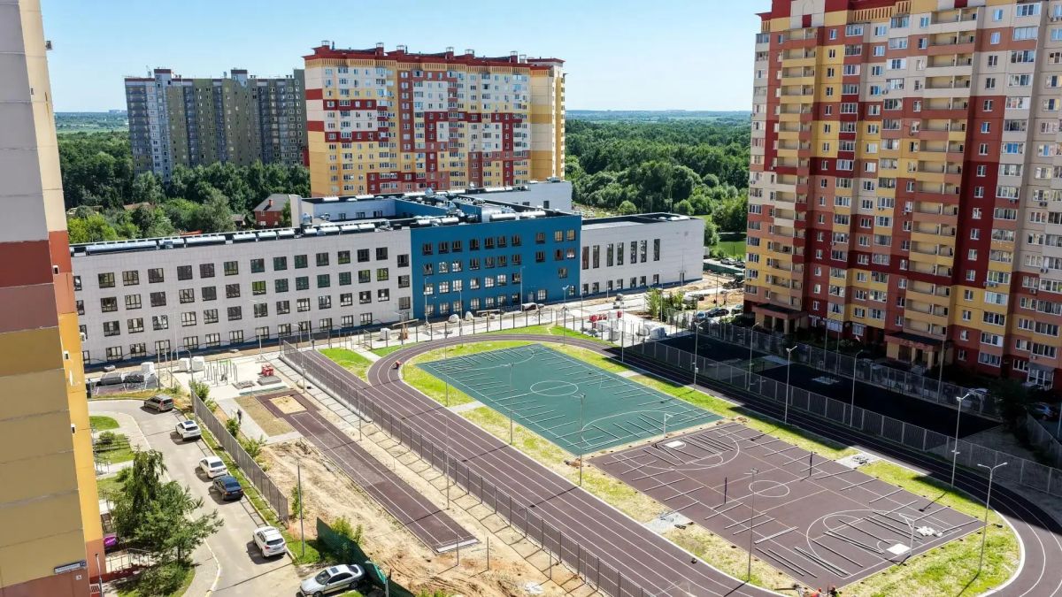 Фасадные работы и отделку помещений завершают строители в новой школе Люберец Фасадные работы и отделку помещений завершают строители в новой школе Люберец
