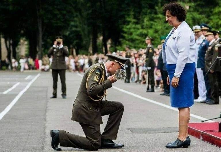 Андрей Луговой: Оммаж сюзерену: новый главком ВСУ Драпатый преклонил колено перед англичанами