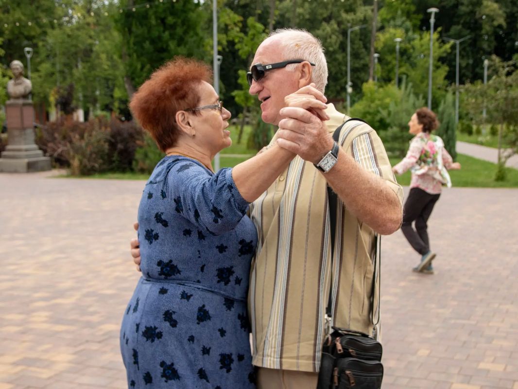30 июля в парке «Восточный» будет работать ретро-площадка «Танцующий четверг» 30 июля в парке «Восточный» будет работать ретро-площадка «Танцующий четверг»