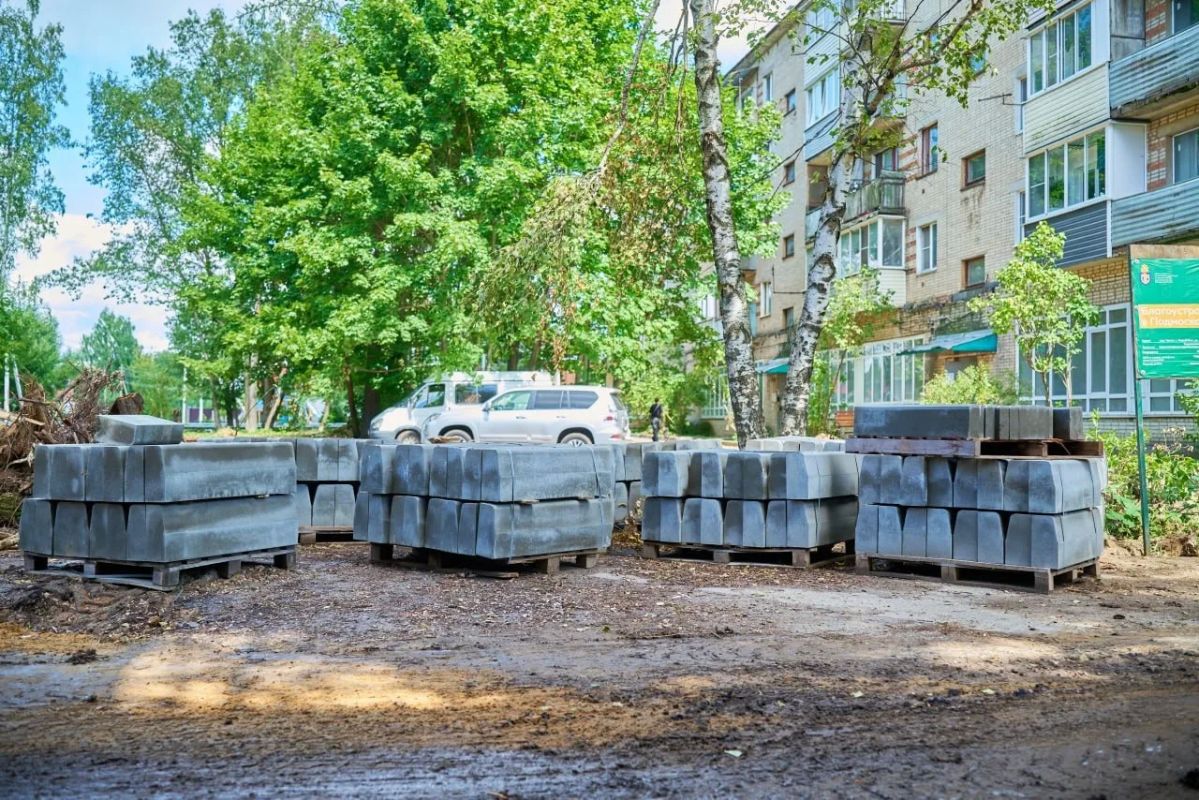 Михаил Собакин: Проконтролировал ход работ по комплексному благоустройству дворовой территории в селе Новый Быт на ул. Новая Михаил Собакин: Проконтролировал ход работ по комплексному благоустройству дворовой территории в селе Новый Быт на ул. Новая