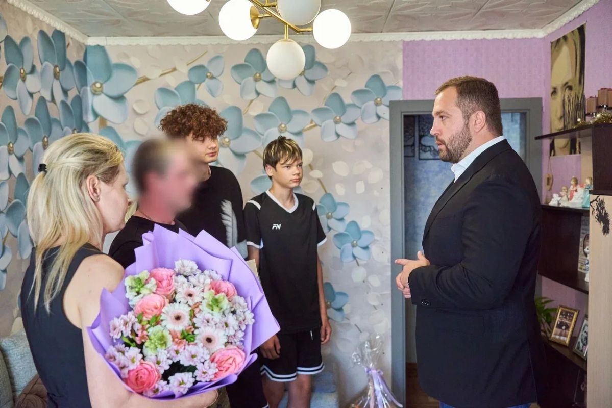 Михаил Собакин: Навестил семью нашего бойца Владимира, который сейчас находится дома в краткосрочном отпуске Михаил Собакин: Навестил семью нашего бойца Владимира, который сейчас находится дома в краткосрочном отпуске