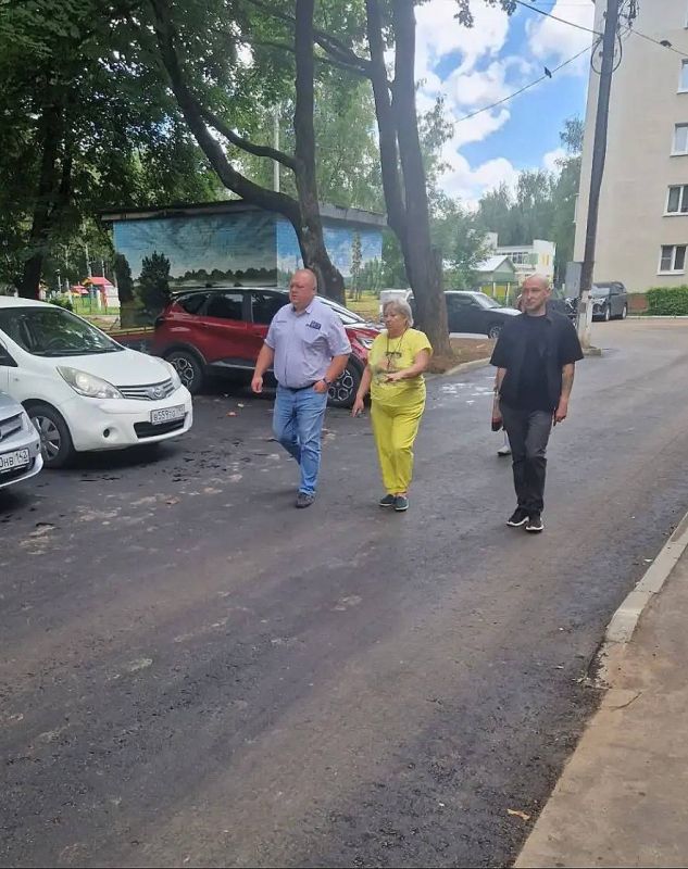 Заместитель главы округа встретился с жителями дома на Красногвардейском бульваре Заместитель главы округа встретился с жителями дома на Красногвардейском бульваре