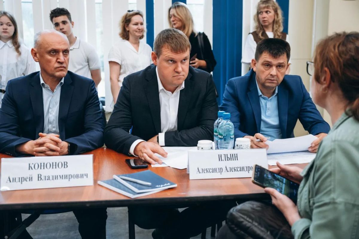Андрей Булгаков: Провели выездную администрацию в новом формате - совместную с Фрязино; сразу для жителей двух соседних муниципалитетов, интересы которых часто перекликаются Андрей Булгаков: Провели выездную администрацию в новом формате - совместную с Фрязино; сразу для жителей двух соседних муниципалитетов, интересы которых часто перекликаются