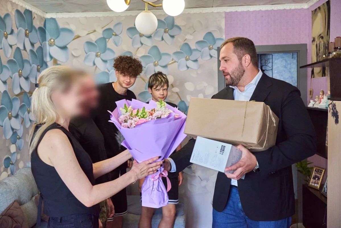 Михаил Собакин: Навестил семью нашего бойца Владимира, который сейчас находится дома в краткосрочном отпуске Михаил Собакин: Навестил семью нашего бойца Владимира, который сейчас находится дома в краткосрочном отпуске