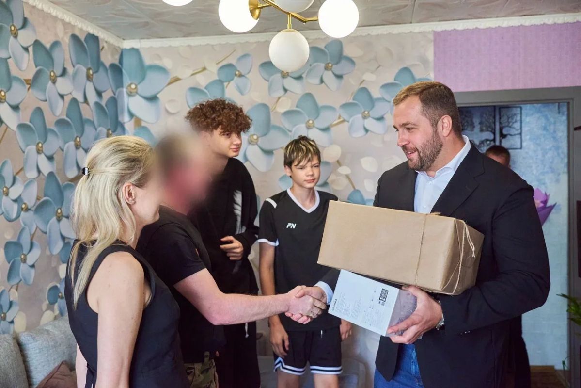 Михаил Собакин: Навестил семью нашего бойца Владимира, который сейчас находится дома в краткосрочном отпуске Михаил Собакин: Навестил семью нашего бойца Владимира, который сейчас находится дома в краткосрочном отпуске