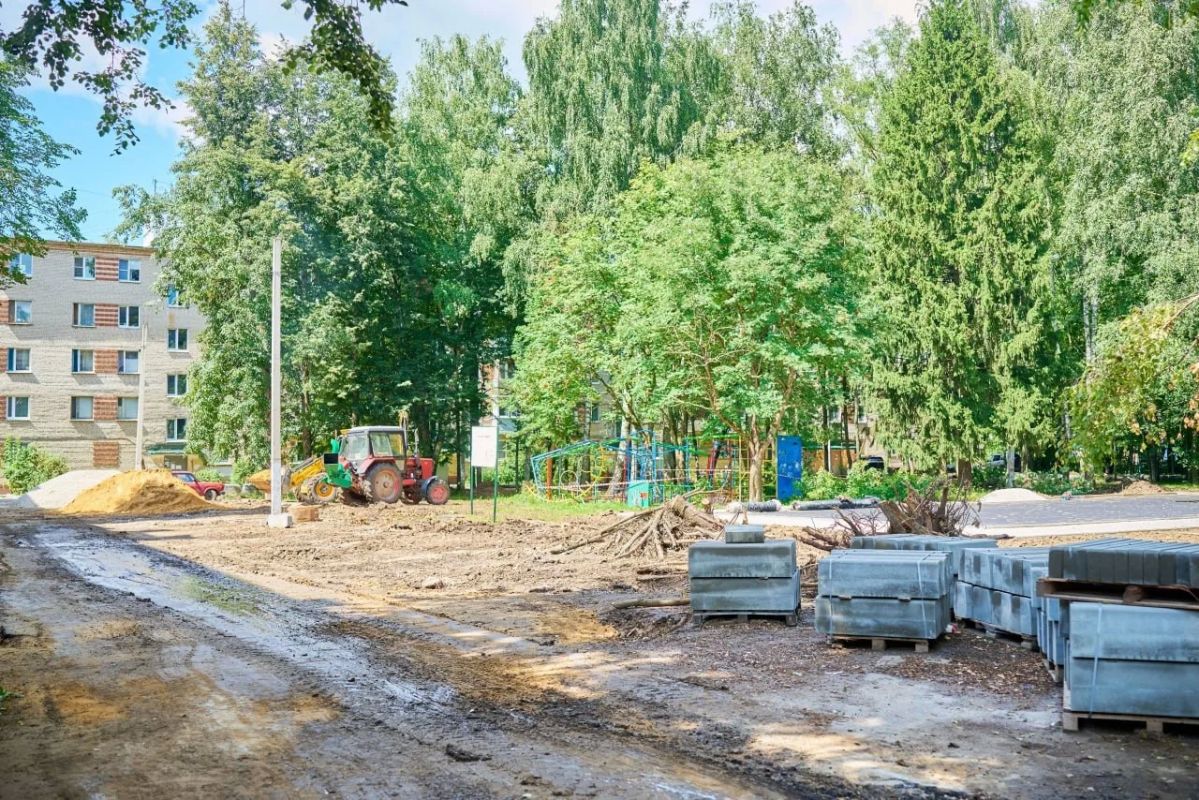 Михаил Собакин: Проконтролировал ход работ по комплексному благоустройству дворовой территории в селе Новый Быт на ул. Новая Михаил Собакин: Проконтролировал ход работ по комплексному благоустройству дворовой территории в селе Новый Быт на ул. Новая