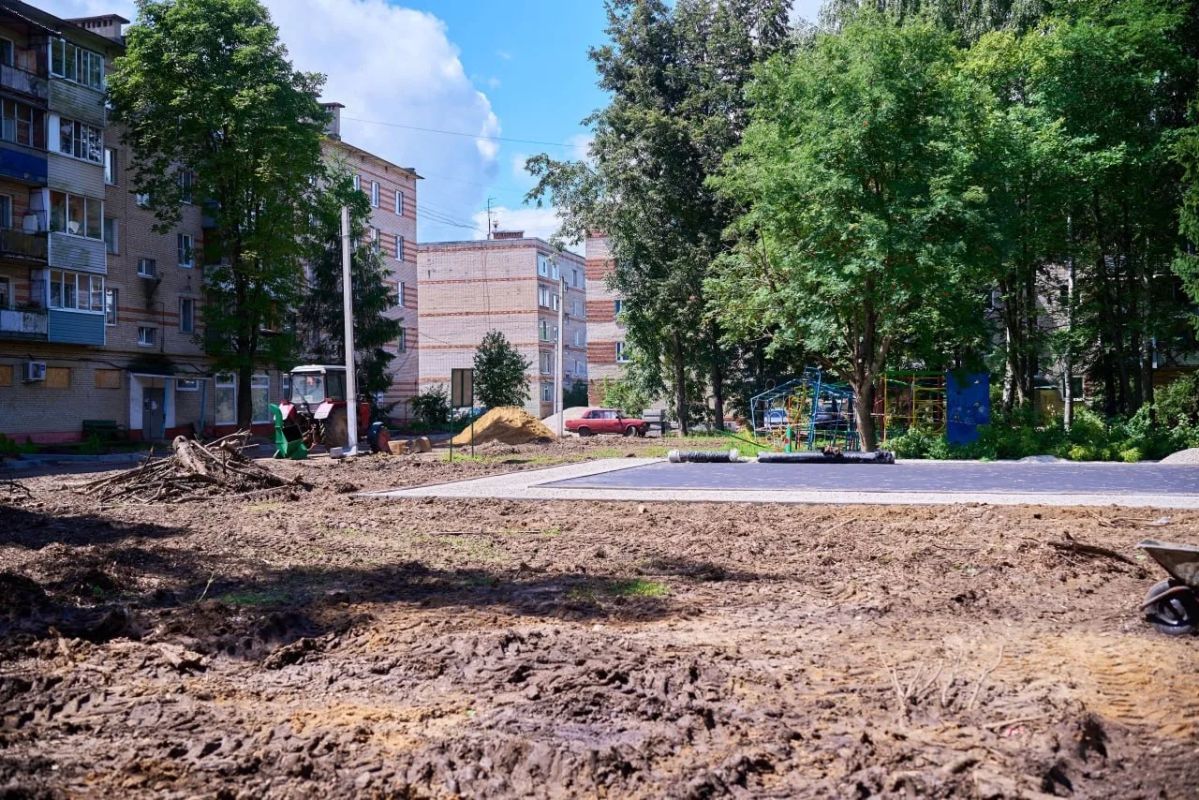 Михаил Собакин: Проконтролировал ход работ по комплексному благоустройству дворовой территории в селе Новый Быт на ул. Новая Михаил Собакин: Проконтролировал ход работ по комплексному благоустройству дворовой территории в селе Новый Быт на ул. Новая