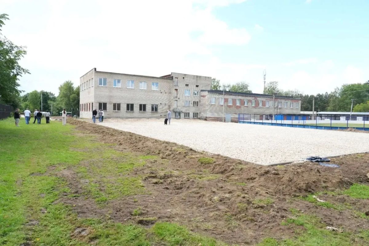 В посёлке Реммаш начались работы по установке новой универсальной спортивной площадки В посёлке Реммаш начались работы по установке новой универсальной спортивной площадки
