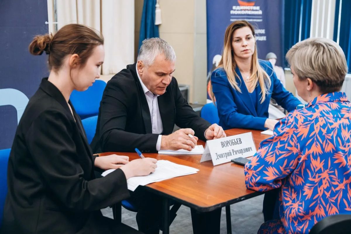 Андрей Булгаков: Провели выездную администрацию в новом формате - совместную с Фрязино; сразу для жителей двух соседних муниципалитетов, интересы которых часто перекликаются Андрей Булгаков: Провели выездную администрацию в новом формате - совместную с Фрязино; сразу для жителей двух соседних муниципалитетов, интересы которых часто перекликаются