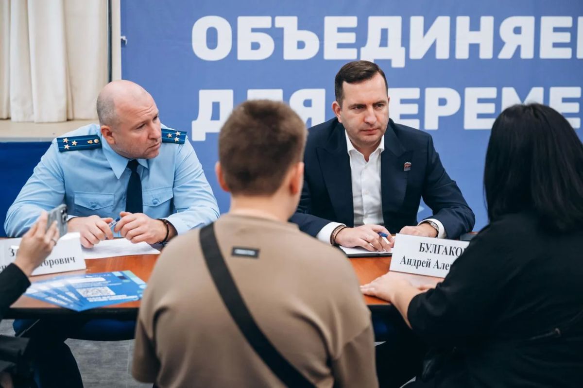 Андрей Булгаков: Провели выездную администрацию в новом формате - совместную с Фрязино; сразу для жителей двух соседних муниципалитетов, интересы которых часто перекликаются Андрей Булгаков: Провели выездную администрацию в новом формате - совместную с Фрязино; сразу для жителей двух соседних муниципалитетов, интересы которых часто перекликаются