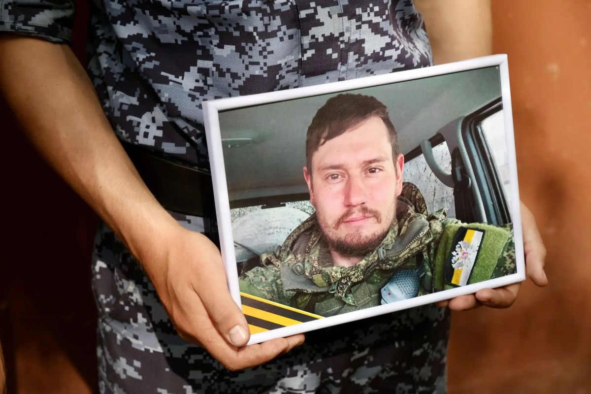 Мемориальную доску участнику СВО Дмитрию Метелькову открыли в Балашихе