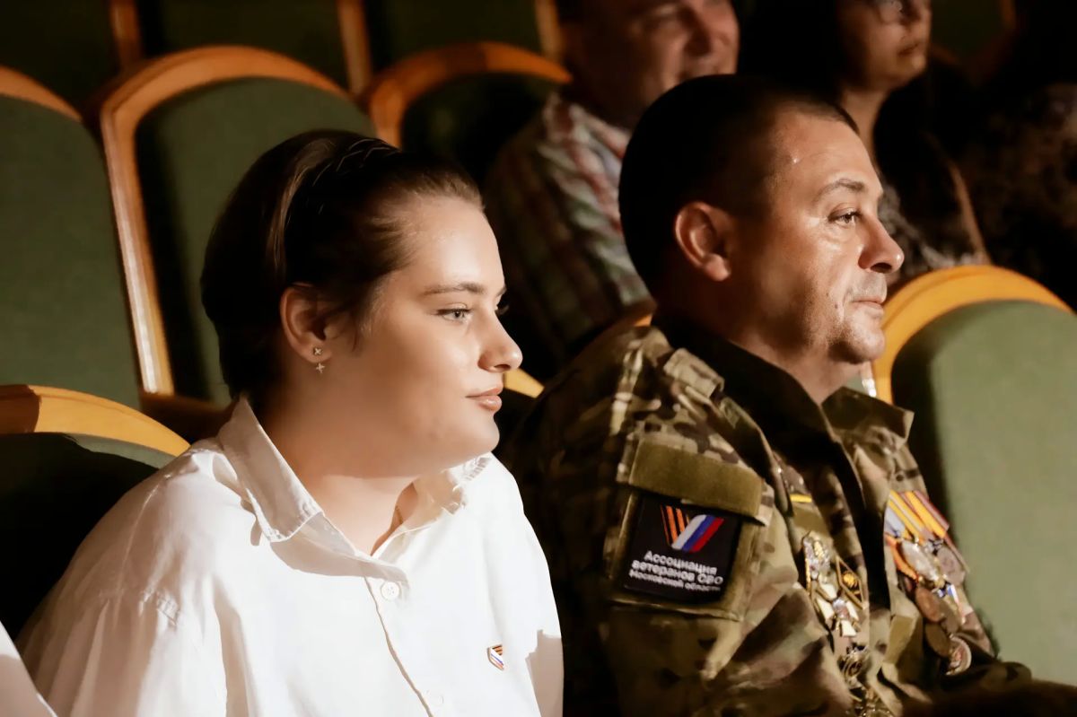 Жительница Ступино выступила с авторской песней на конкурсе «Женщина – Герой» Жительница Ступино выступила с авторской песней на конкурсе «Женщина – Герой»