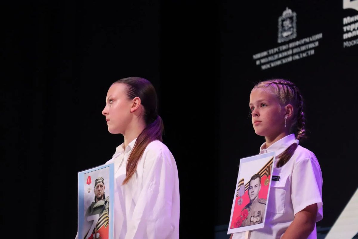 Жительница Ступино выступила с авторской песней на конкурсе «Женщина – Герой» Жительница Ступино выступила с авторской песней на конкурсе «Женщина – Герой»