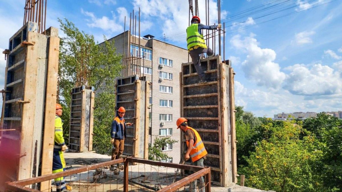 Второй дом для переселенцев из аварийного жилья строится в Климовске Второй дом для переселенцев из аварийного жилья строится в Климовске