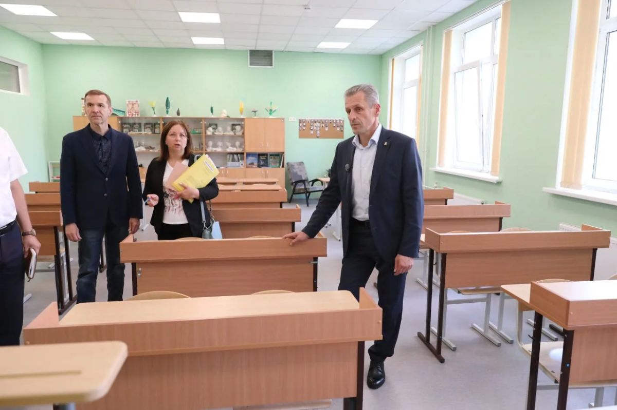 Образование в Долгопрудном: Сергей Иванов проверил ход подготовки к учебному году Образование в Долгопрудном: Сергей Иванов проверил ход подготовки к учебному году