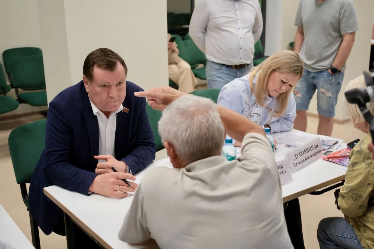 Заместитель главы Балашихи провел встречу с жителями Заместитель главы Балашихи провел встречу с жителями