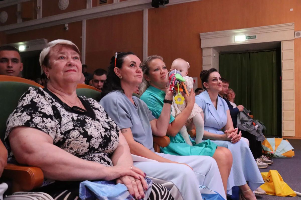 Жительница Ступино выступила с авторской песней на конкурсе «Женщина – Герой» Жительница Ступино выступила с авторской песней на конкурсе «Женщина – Герой»