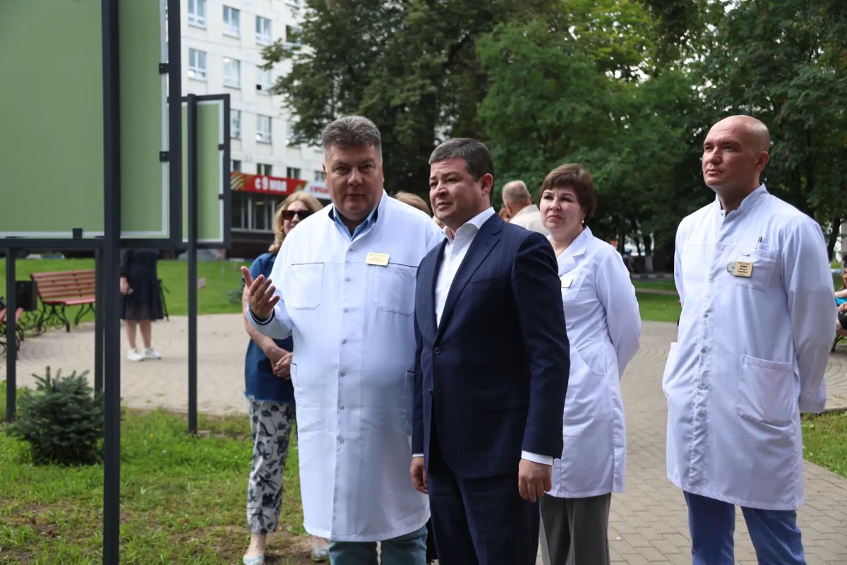 Глава округа Эдуард Малышев посетил новую выставку, посвящённую развитию здравоохранения Глава округа Эдуард Малышев посетил новую выставку, посвящённую развитию здравоохранения