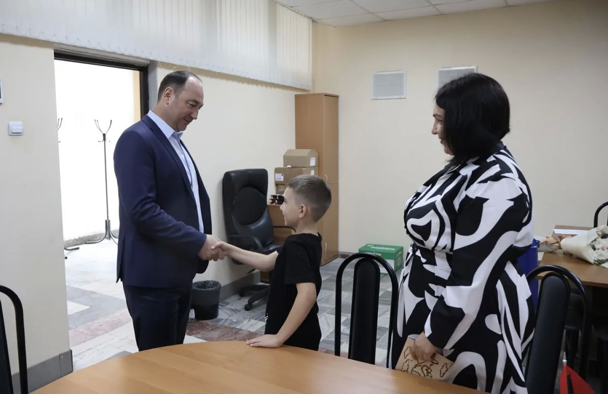 Глава Ступино поздравил с днём рождения сына погибшего участника СВО
