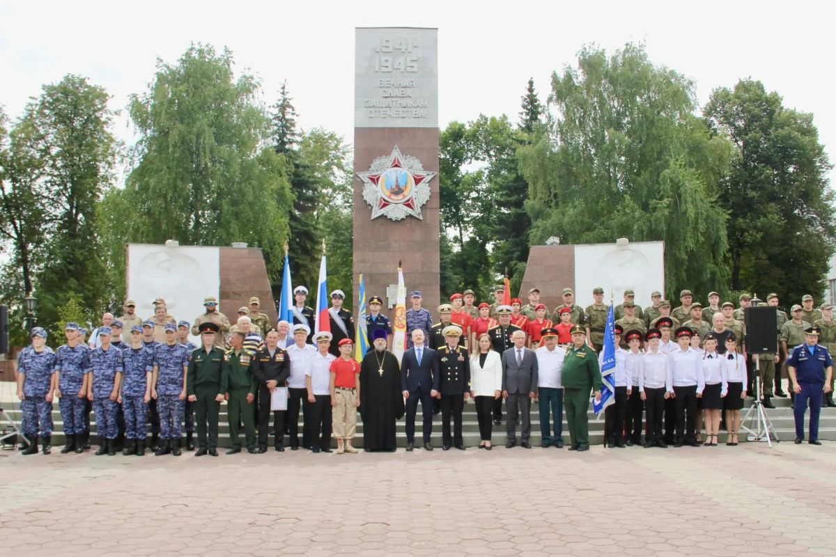 В последнее воскресенье июля мы вместе отметим День Военно-Морского Флота – праздник настоящих мужчин, тех, кто связал свою жизнь с морем и защитой нашей страны В последнее воскресенье июля мы вместе отметим День Военно-Морского Флота – праздник настоящих мужчин, тех, кто связал свою жизнь с морем и защитой нашей страны