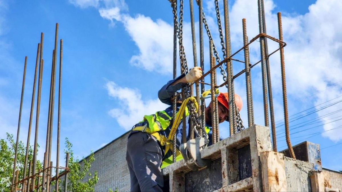 Второй дом для переселенцев из аварийного жилья строится в Климовске Второй дом для переселенцев из аварийного жилья строится в Климовске