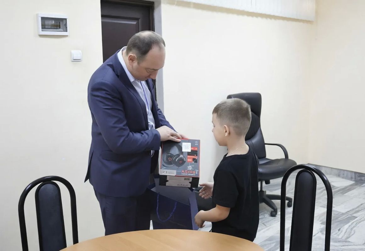 Глава Ступино поздравил с днём рождения сына погибшего участника СВО Глава Ступино поздравил с днём рождения сына погибшего участника СВО