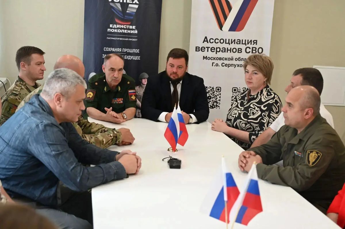 В Едином центре поддержки участников СВО и членов их семей ветеранам боевых действий вручили общественные медали В Едином центре поддержки участников СВО и членов их семей ветеранам боевых действий вручили общественные медали