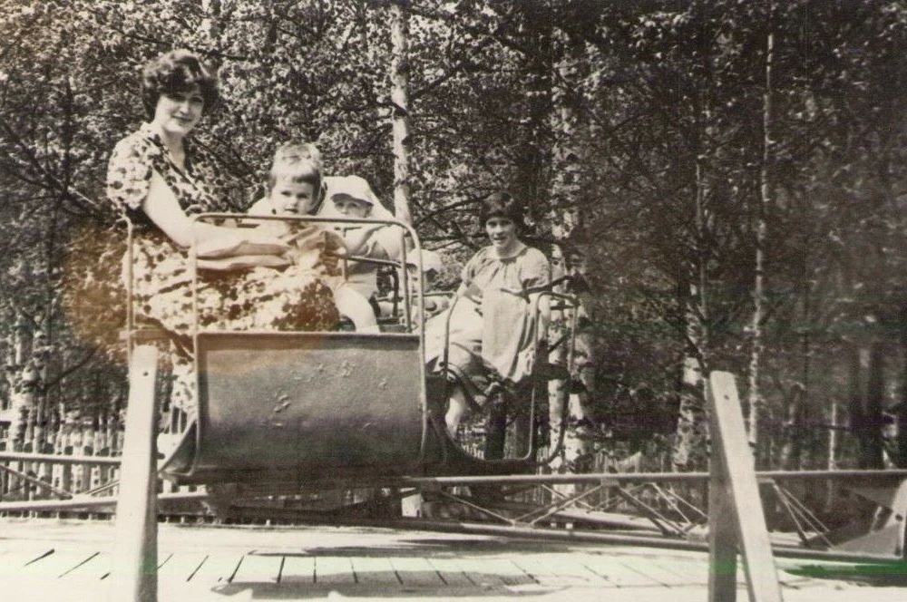 Максим Красноцветов: На архивных фотографиях нашего округа - знакомые места, улыбки жителей и моменты, сохранившие атмосферу разных лет Максим Красноцветов: На архивных фотографиях нашего округа - знакомые места, улыбки жителей и моменты, сохранившие атмосферу разных лет