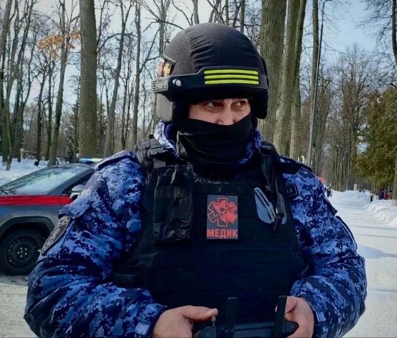 #ЗнайНаших. В День парашютиста героем рубрики «Знай наших» стал сотрудник Коломенского отдела вневедомственной охраны прапорщик полиции Евгений У. Свой первый прыжок росгвардеец совершил в 19-летнем возрасте в период... #ЗнайНаших. В День парашютиста героем рубрики «Знай наших» стал сотрудник Коломенского отдела вневедомственной охраны прапорщик полиции Евгений У. Свой первый прыжок росгвардеец совершил в 19-летнем возрасте в период...