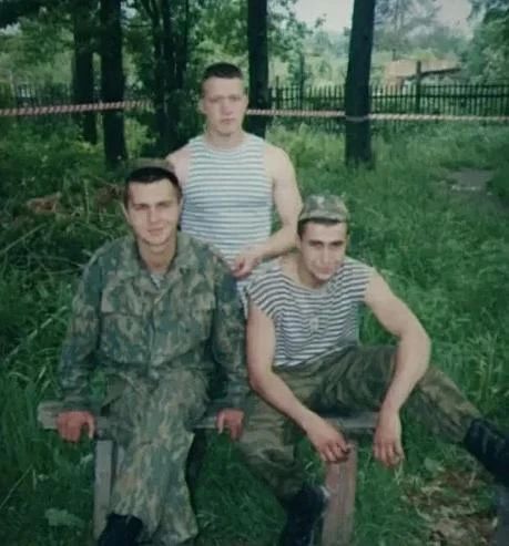#ЗнайНаших. В День парашютиста героем рубрики «Знай наших» стал сотрудник Коломенского отдела вневедомственной охраны прапорщик полиции Евгений У. Свой первый прыжок росгвардеец совершил в 19-летнем возрасте в период... #ЗнайНаших. В День парашютиста героем рубрики «Знай наших» стал сотрудник Коломенского отдела вневедомственной охраны прапорщик полиции Евгений У. Свой первый прыжок росгвардеец совершил в 19-летнем возрасте в период...