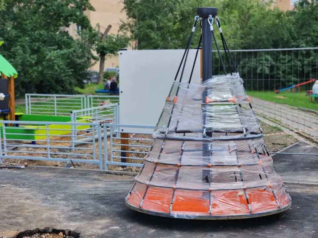 В Сергиевом Посаде завершают благоустройство пространства для детей у дома № 29 на Клементьевской В Сергиевом Посаде завершают благоустройство пространства для детей у дома № 29 на Клементьевской