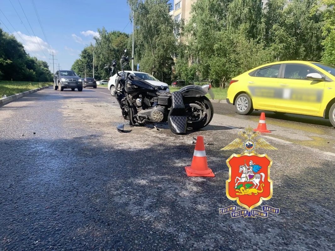 Сотрудники подмосковной Госавтоинспекции устанавливают обстоятельства ДТП в г.о. Балашиха