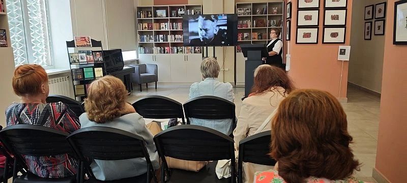 24 июля в рамках губернаторской программы «Активное долголетие» и проекта «Имена и судьбы» в Центральной библиотеке имени Инны Гофф прошёл час исторической памяти «Через века, через года — помните!» 24 июля в рамках губернаторской программы «Активное долголетие» и проекта «Имена и судьбы» в Центральной библиотеке имени Инны Гофф прошёл час исторической памяти «Через века, через года — помните!»