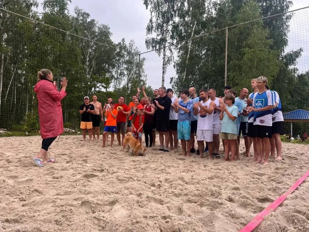 В Чехове прошёл турнир по пляжному волейболу — в нём приняли участие 9 команд В Чехове прошёл турнир по пляжному волейболу — в нём приняли участие 9 команд