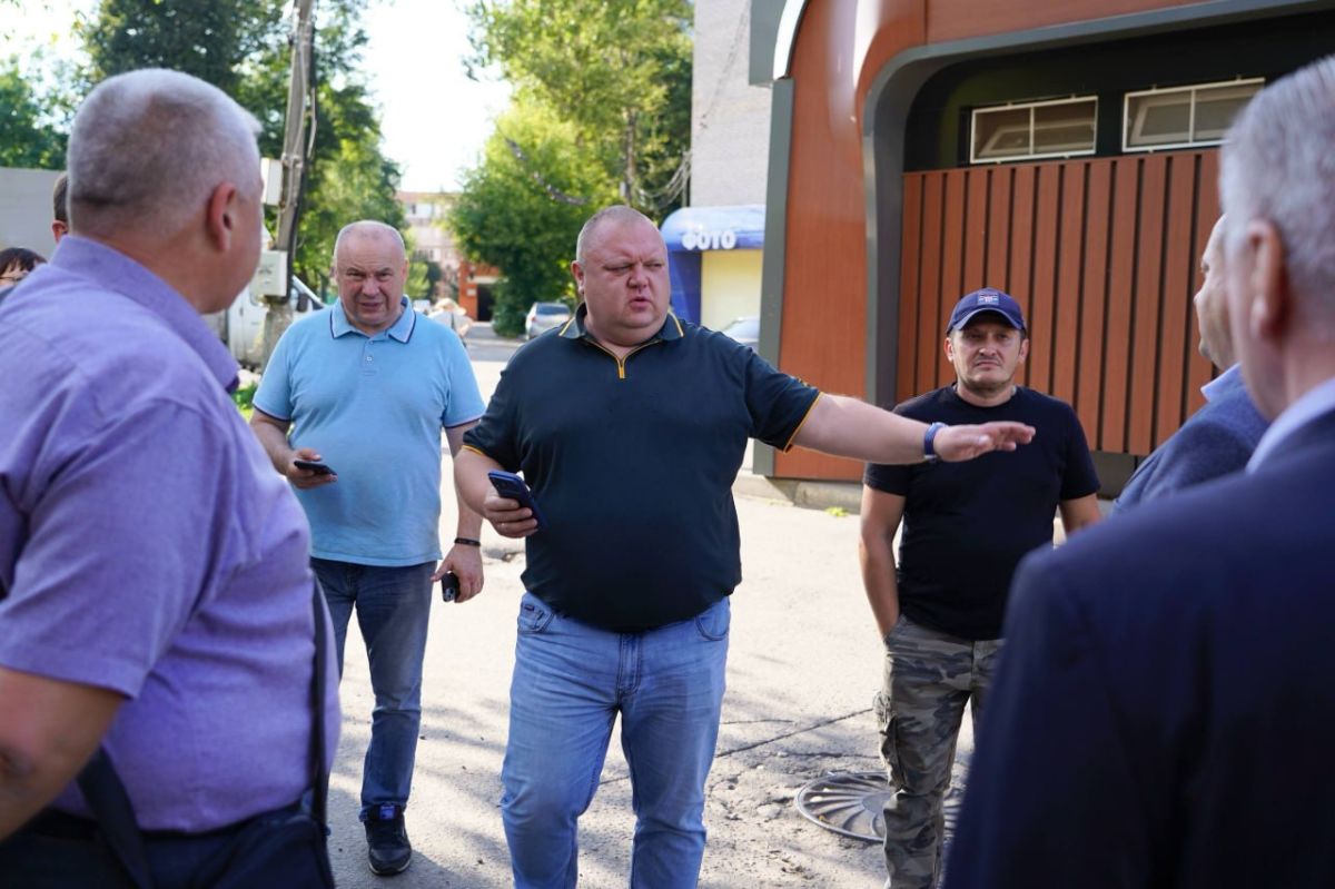 Заместитель главы городского округа Подольск Александр Золотов совместно с представителями профильных служб провёл обход центральной части Подольска — на улице Большой Серпуховской Заместитель главы городского округа Подольск Александр Золотов совместно с представителями профильных служб провёл обход центральной части Подольска — на улице Большой Серпуховской