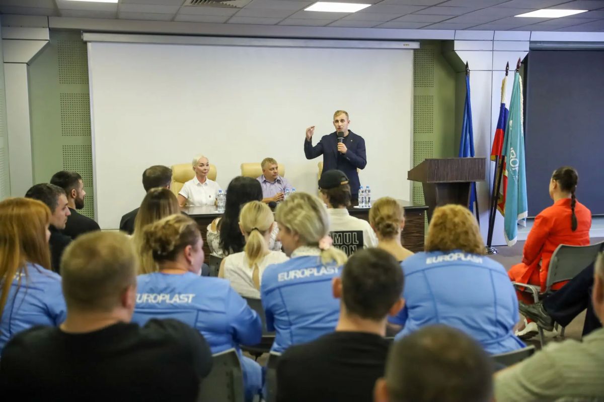 Александр Зарубин и Марина Веремеенко оценили два флагманских завода Солнечногорска