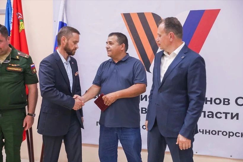 Шесть Орденов Мужества и одна медаль «За отвагу» переданы семьям героев СВО Шесть Орденов Мужества и одна медаль «За отвагу» переданы семьям героев СВО