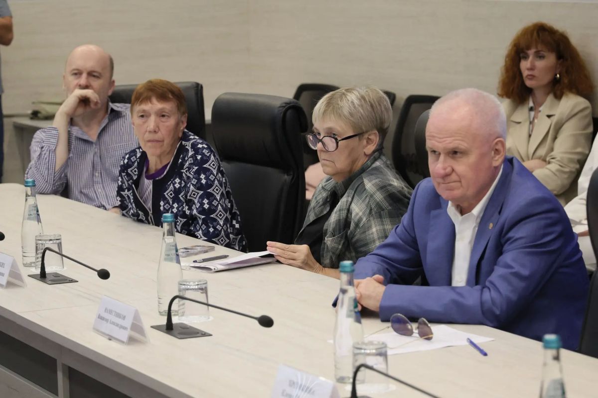 Первый заместитель главы Балашихи Сергей Лукичев провел встречу с жителями микрорайона Алексеевская Роща Первый заместитель главы Балашихи Сергей Лукичев провел встречу с жителями микрорайона Алексеевская Роща