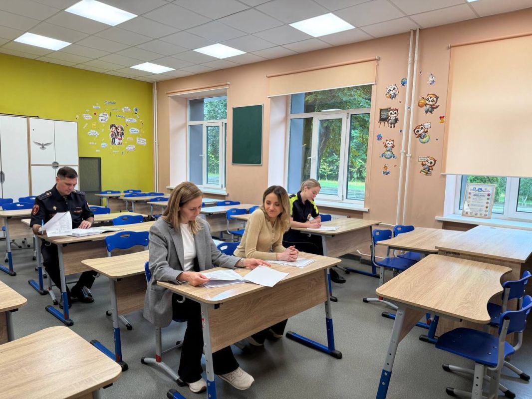 Во всех уголках Подмосковья, и в частности в Одинцовском округе, идет масштабная подготовка к новому учебному году Во всех уголках Подмосковья, и в частности в Одинцовском округе, идет масштабная подготовка к новому учебному году