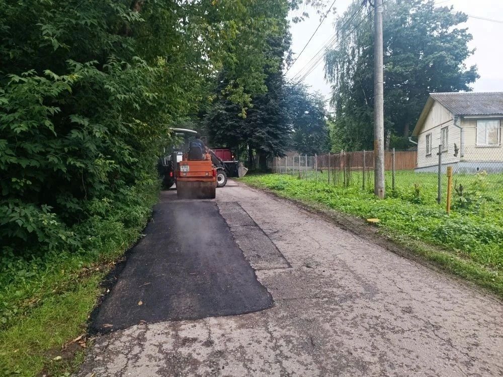 Сотрудники городского предприятия «Автобытдор» продолжают точечный ремонт дорог Сотрудники городского предприятия «Автобытдор» продолжают точечный ремонт дорог